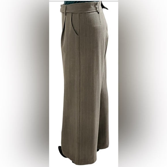 Wide leg pants. Elastic waistband. 2 pockets. Belted. Grey w/ white stripes. M - Picture 3 of 12